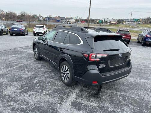 Crystal Black Silica 2023 Subaru Outback Premium