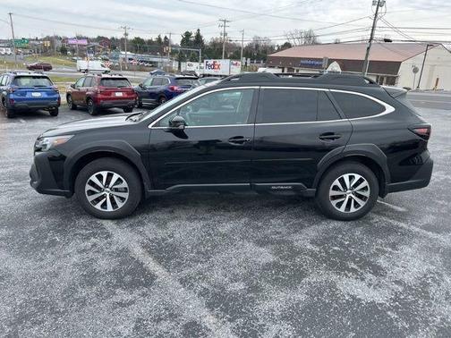 Crystal Black Silica 2023 Subaru Outback Premium