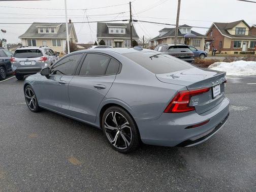 2024 Volvo S60 B5 Core Dark Theme