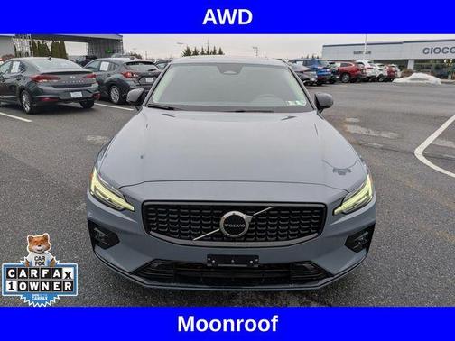2024 Volvo S60 B5 Core Dark Theme