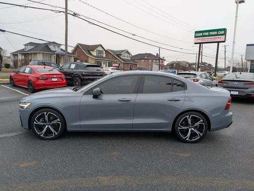 2024 Volvo S60 B5 Core Dark Theme