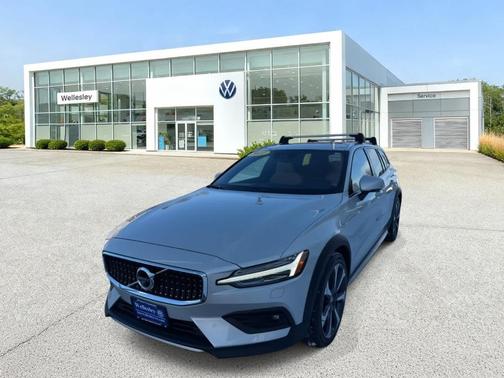 2022 Volvo V60 Cross Country T5