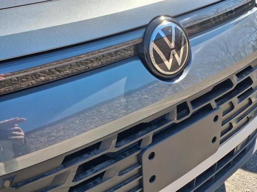 Platinum Gray Metallic 2026 Volkswagen Tiguan 2.0T SE