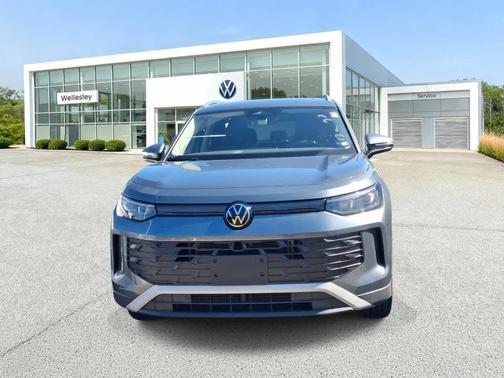 Platinum Gray Metallic 2026 Volkswagen Tiguan 2.0T SE