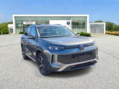 Platinum Gray Metallic 2026 Volkswagen Tiguan 2.0T SE