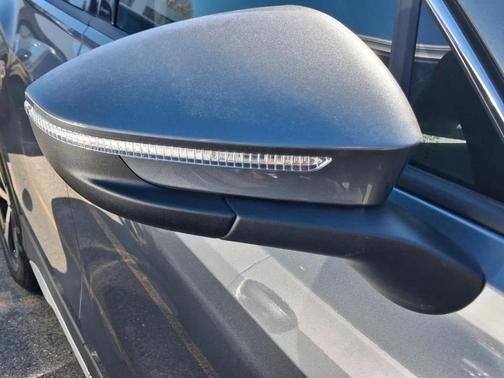Platinum Gray Metallic 2026 Volkswagen Tiguan 2.0T SE