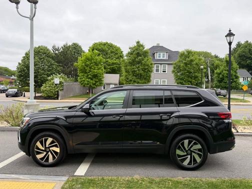 2025 Volkswagen Atlas 2.0T SE
