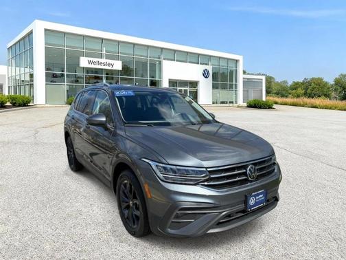 Platinum Gray Metallic 2024 Volkswagen Tiguan 2.0T SE