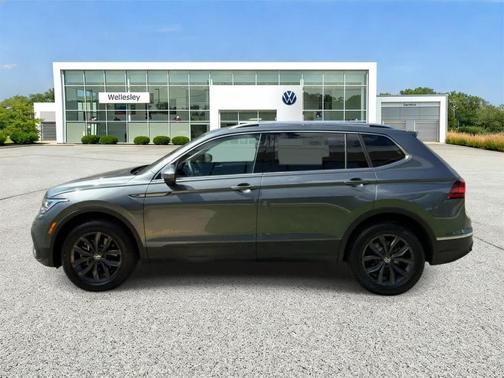 Platinum Gray Metallic 2024 Volkswagen Tiguan 2.0T SE