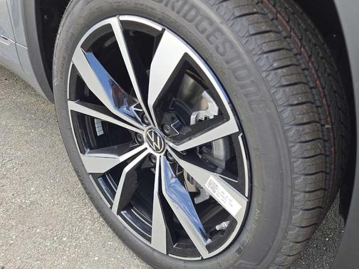 2026 Volkswagen Atlas Cross Sport 2.0T SEL Premium R-Line