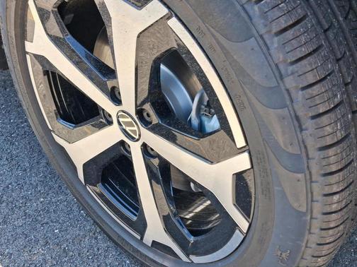 Platinum Gray Metallic 2026 Volkswagen Tiguan 2.0T SE