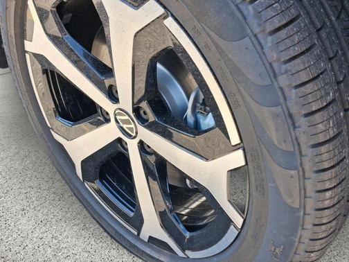 Platinum Gray Metallic 2026 Volkswagen Tiguan 2.0T SE