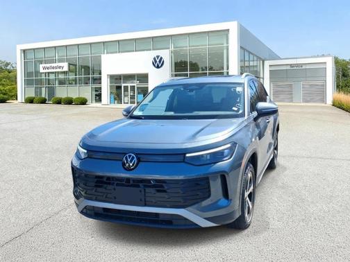 Platinum Gray Metallic 2026 Volkswagen Tiguan 2.0T SE