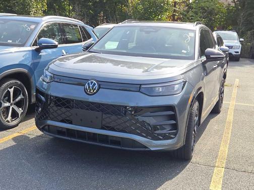 2025 Volkswagen Tiguan 2.0T SE R-Line Black