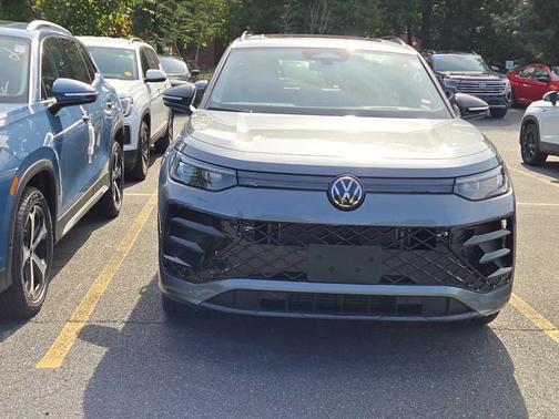 2025 Volkswagen Tiguan 2.0T SE R-Line Black