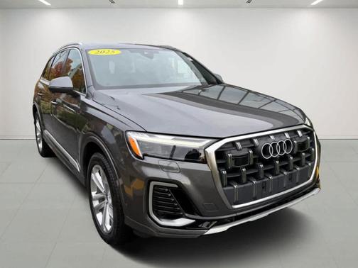 2025 Audi Q7 55 Premium Plus