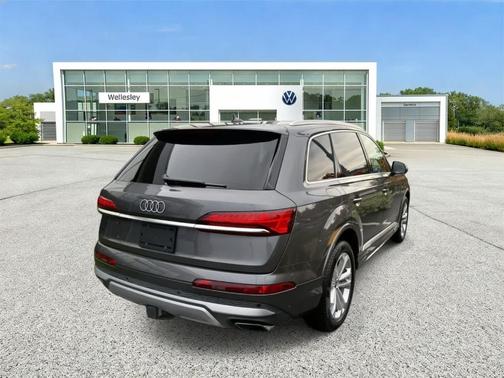 2025 Audi Q7 55 Premium Plus