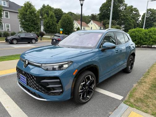 2025 Volkswagen Tiguan 2.0T SEL R-Line