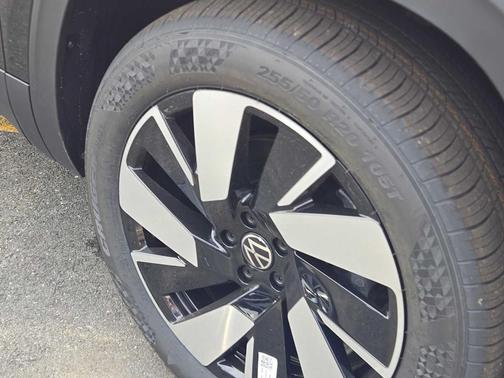 2025 Volkswagen Atlas Cross Sport 2.0T SEL