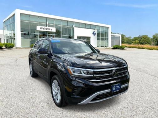 Deep Black Pearl Effect 2023 Volkswagen Atlas Cross Sport 3.6L V6 SE w/Technology