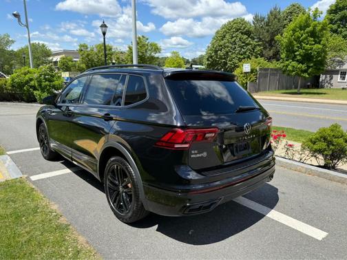 2022 Volkswagen Tiguan 2.0T SE R-Line Black