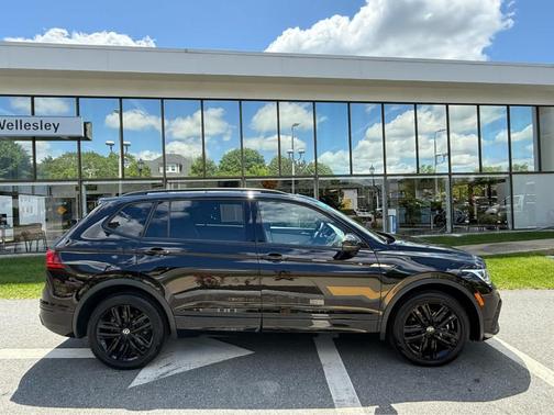 2022 Volkswagen Tiguan 2.0T SE R-Line Black