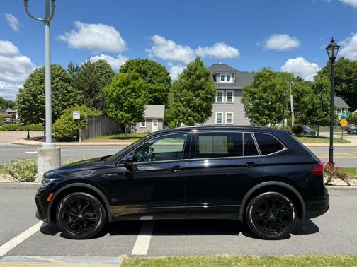 2022 Volkswagen Tiguan 2.0T SE R-Line Black