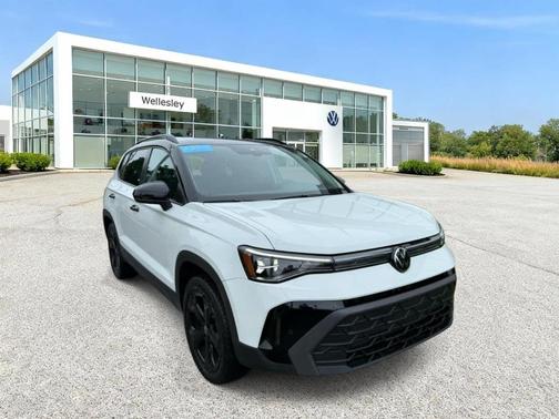 Pure White W/Black Roof 2025 Volkswagen Taos 1.5T SE Black