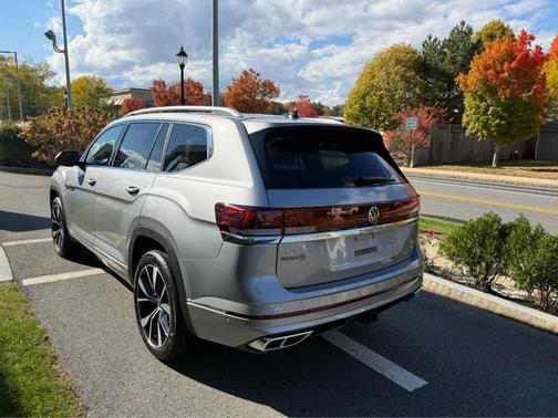 2024 Volkswagen Atlas 2.0T SEL Premium R-Line