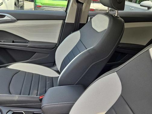 2025 Volkswagen Taos 1.5T SEL