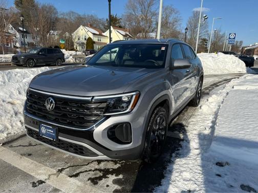 2025 Volkswagen Atlas Cross Sport 2.0T SE w/Technology