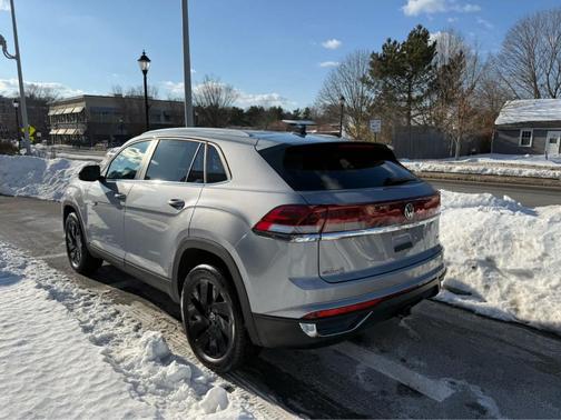 2025 Volkswagen Atlas Cross Sport 2.0T SE w/Technology