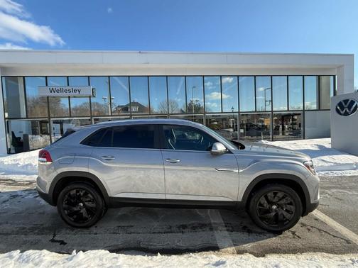 2025 Volkswagen Atlas Cross Sport 2.0T SE w/Technology