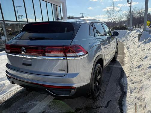 2025 Volkswagen Atlas Cross Sport 2.0T SE w/Technology