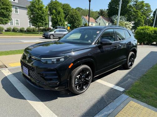 2025 Volkswagen Tiguan 2.0T SE R-Line Black