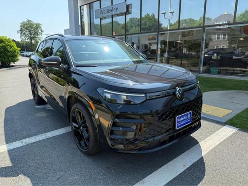 2025 Volkswagen Tiguan 2.0T SE R-Line Black