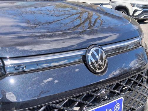 Deep Black Pearl Effect 2026 Volkswagen Tiguan 2.0T SEL R-Line Turbo