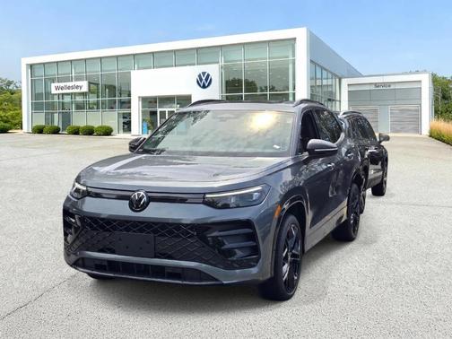 Platinum Gray Metallic 2026 Volkswagen Tiguan 2.0T SE
