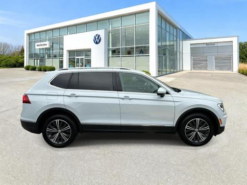 White Silver Metallic 2018 Volkswagen Tiguan 2.0T SEL
