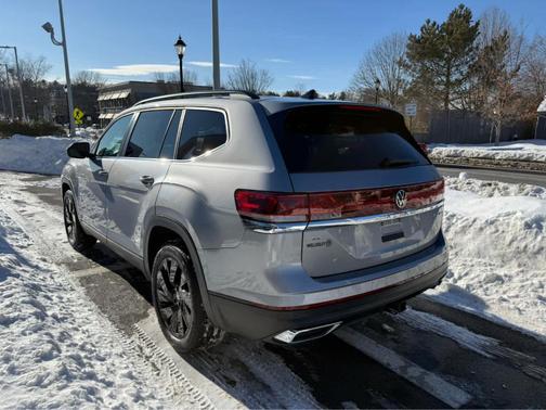 2025 Volkswagen Atlas 2.0T SE