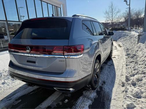 2025 Volkswagen Atlas 2.0T SE