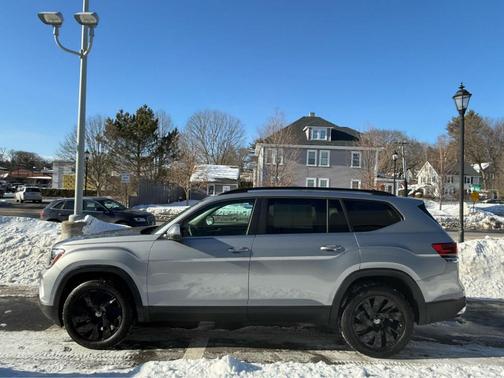 2025 Volkswagen Atlas 2.0T SE