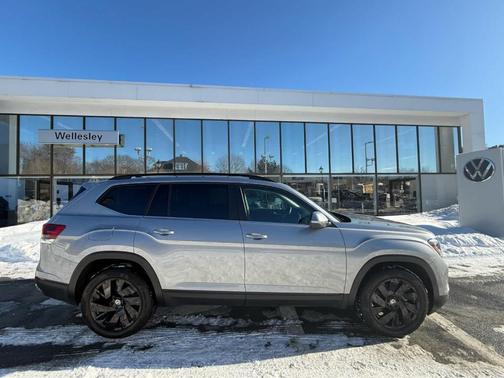 2025 Volkswagen Atlas 2.0T SE