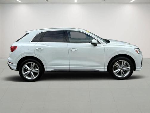 2024 Audi Q3 45 S line Premium