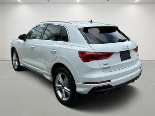 2024 Audi Q3 45 S line Premium