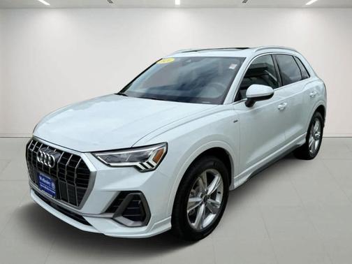 2024 Audi Q3 45 S line Premium
