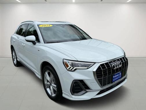 2024 Audi Q3 45 S line Premium