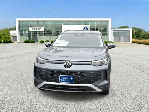 Platinum Gray Metallic 2026 Volkswagen Tiguan 2.0T SE