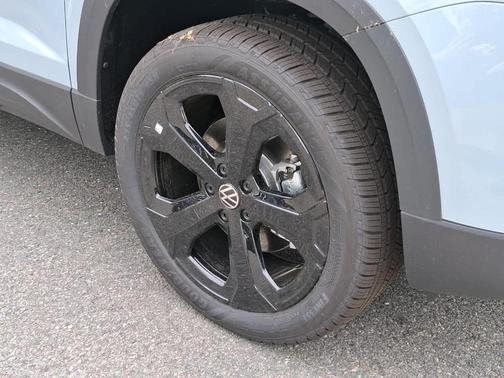 Gray 2026 Volkswagen Taos 1.5T SE Black