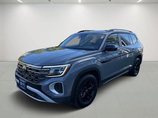 2024 Volkswagen Atlas 2.0T Peak Edition SEL